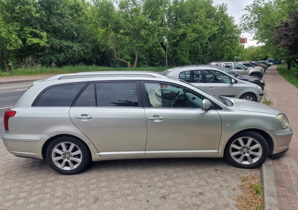 Toyota Avensis cena 10250 przebieg: 163875, rok produkcji 2003 z Poznań małe 92